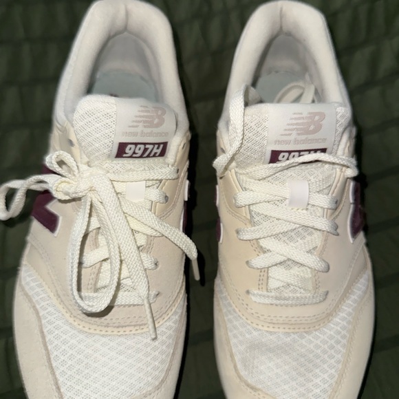 New Balance Off-White and Maroon Sneakers - Picture 3 of 4